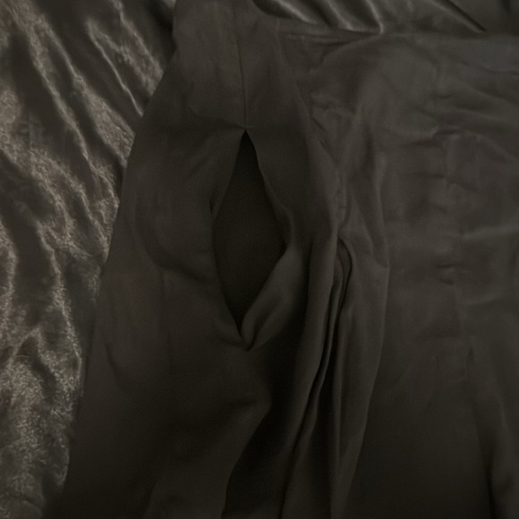 Vince Pleat Front Shorts In Black‎ Linen Blend Size 6 Side Button Closure EUC - Picture 8 of 8